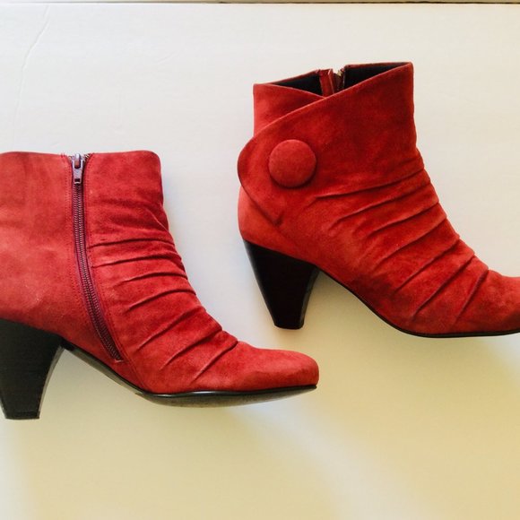 Vera Cuoio Women's Red Suede Ankle Bootie Size 7M - Picture 3 of 6